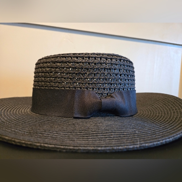 Womens Black Hat and Bow Fashion Chic and Stunning Elegance - Picture 2 of 4